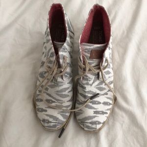 Like new TOMS Ikat Booties